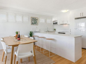 Belmondos Unit 4 Noosa Parade 81